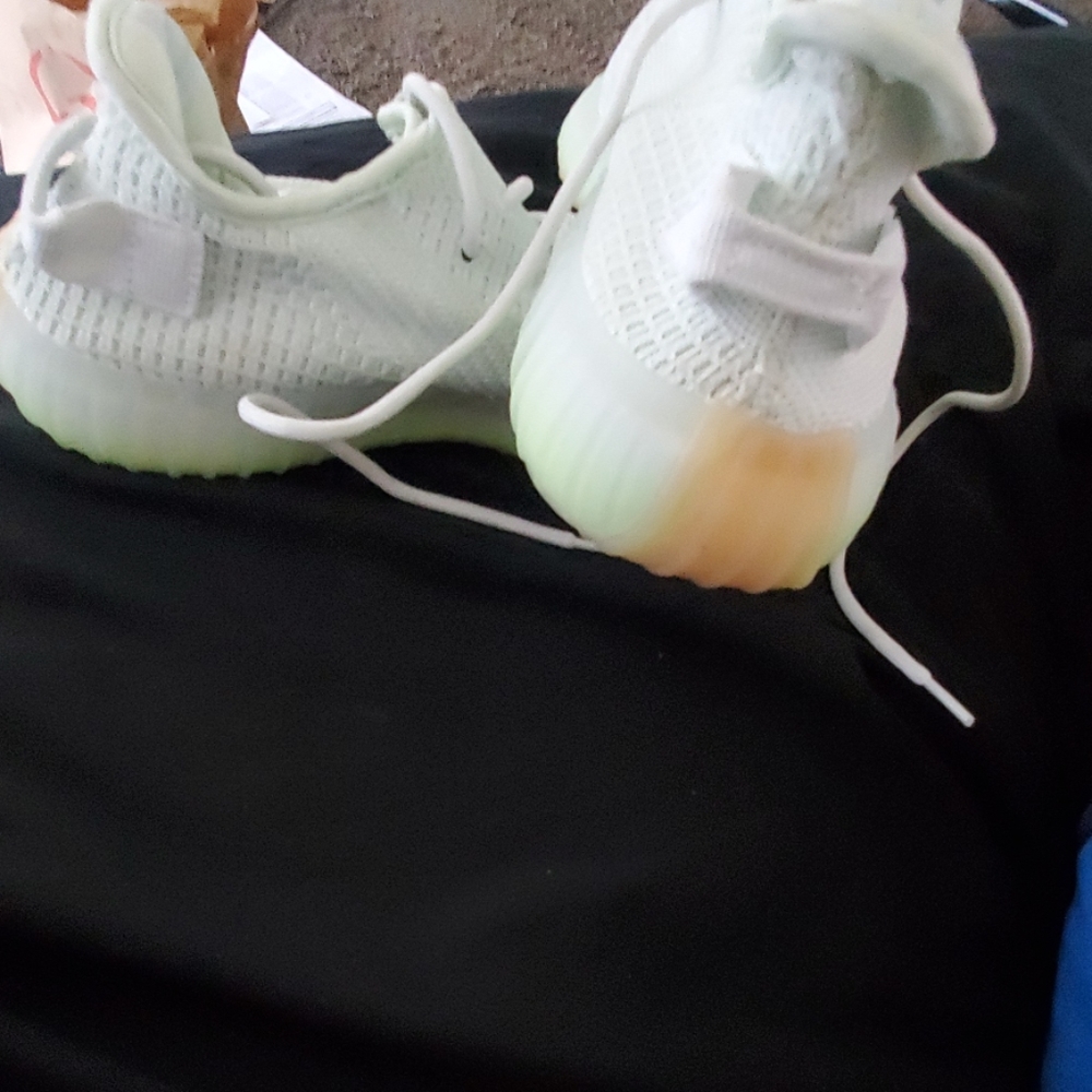 Yeezy - Picture 4 of 4